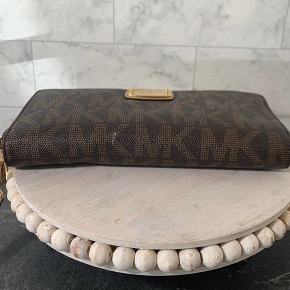 MICHAEL KORS Jet Set Continental WristleT 35H5GTTE3B200 perfect condition - Picture 4 of 7